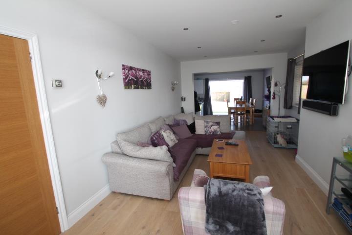 2 bed property in Hythe Road, Ashford